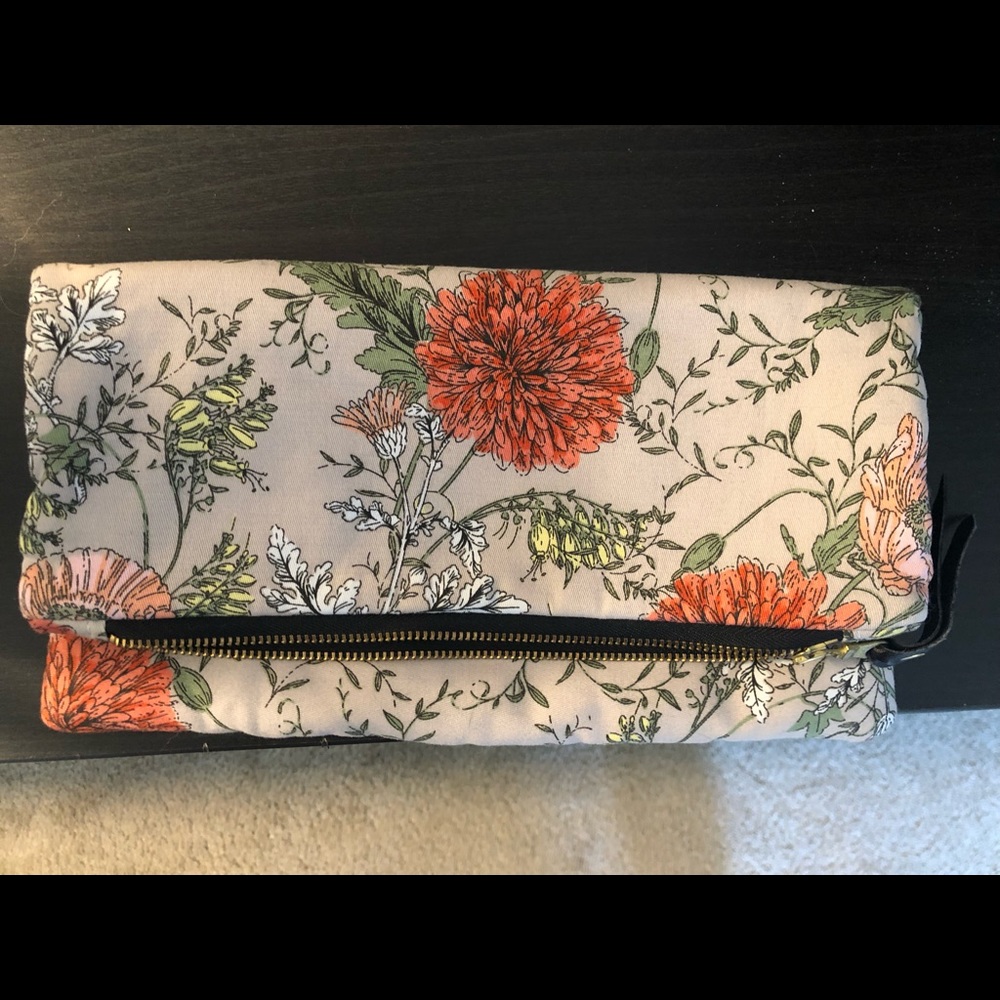 Hannah Wingate floral clutch